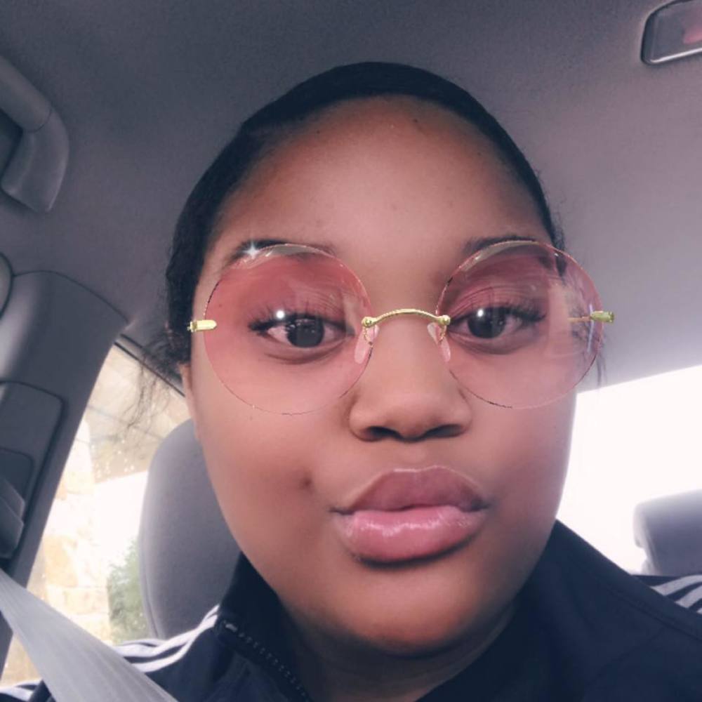 Meet your Posher, Yasmine